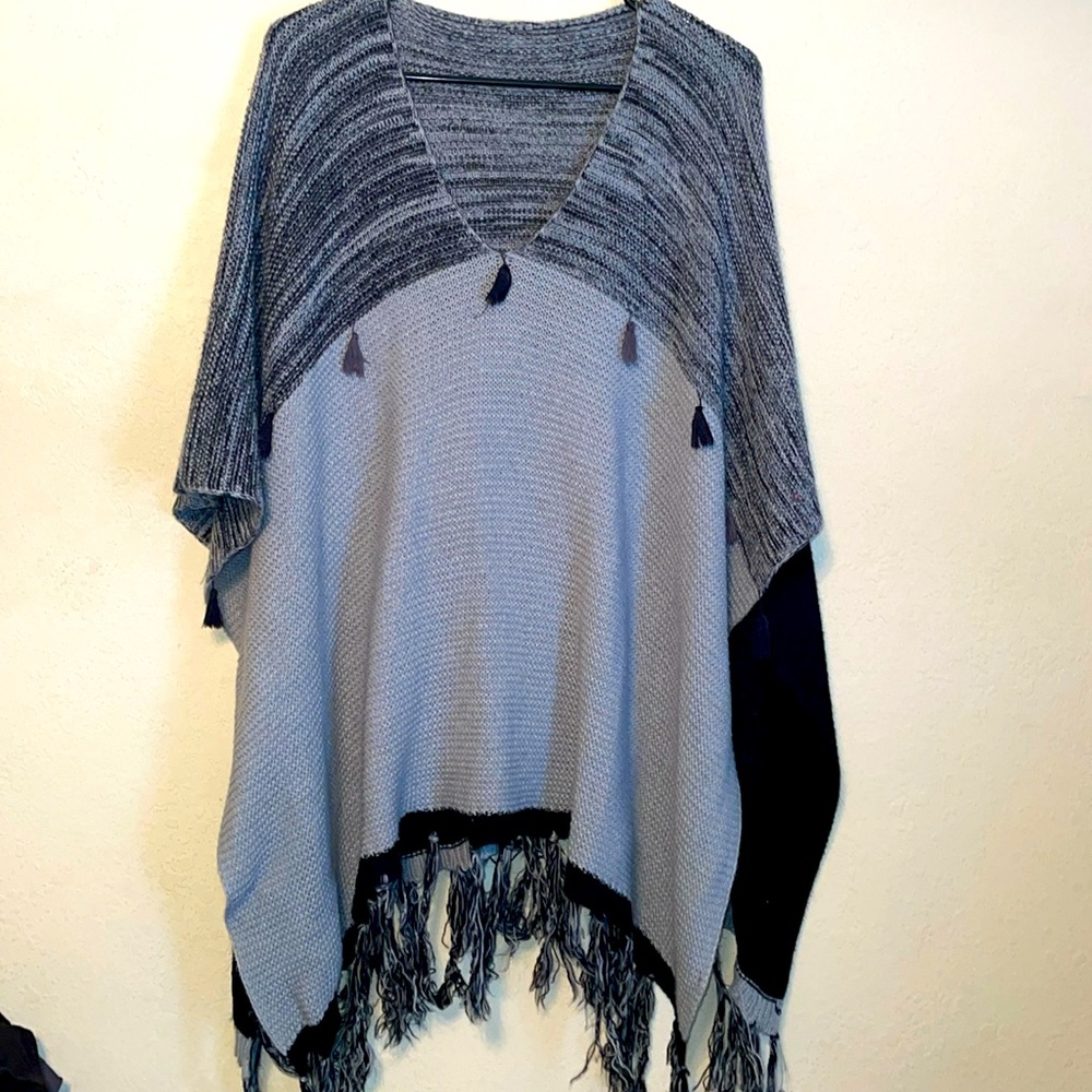 Woven tasseled poncho no name brand
